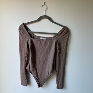 Aritzia Babaton Squareneck Bodysuit